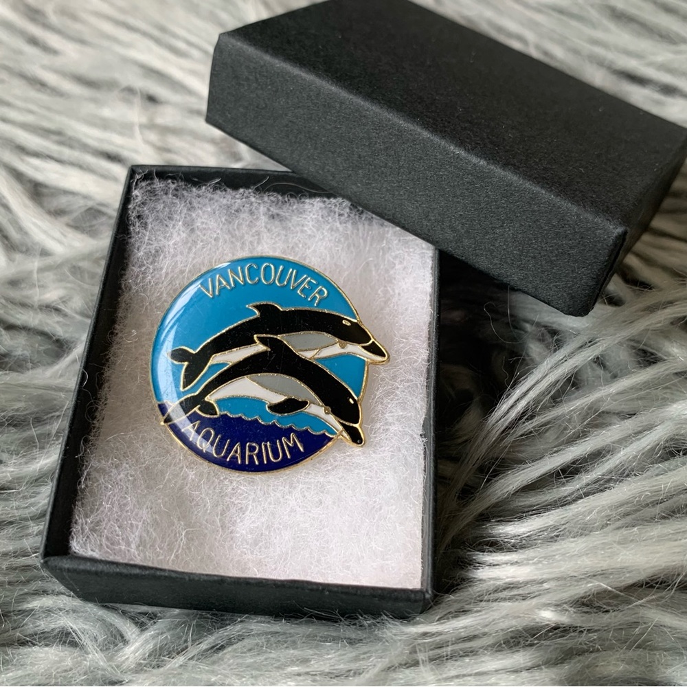Vancouver Aquarium Lapel Pin